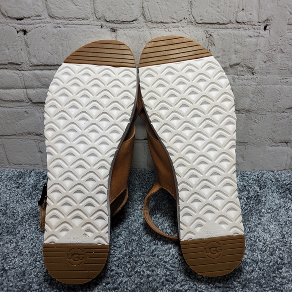 UGG - Picture 8 of 8